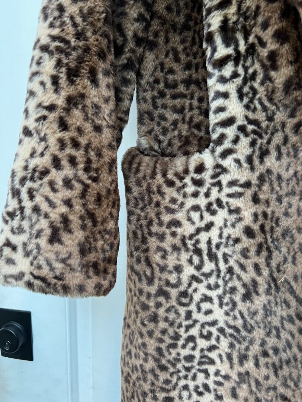 Mark Edwards Studio Leopard Print Faux Fur Coat - Picture 4 of 8